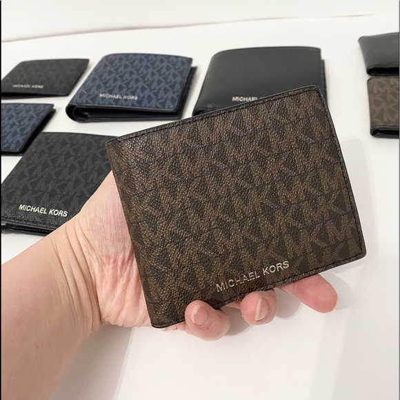 💯SOLD🆕MK Men wallet/PVC leather/brownblack color - Picture 2 of 6
